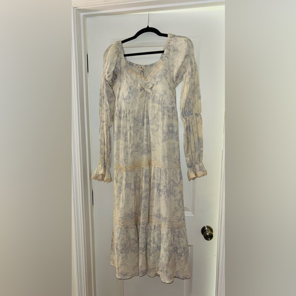 Urban Daizy Dresses & Skirts - Urban Daizy cream and blue cottage core dress